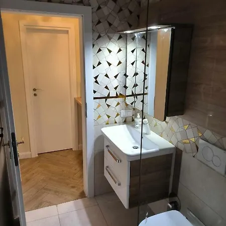 Luxury Airport Retreat Kwatera prywatna *