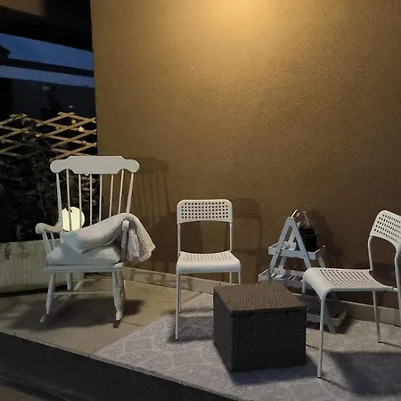 Luxury Airport Retreat Kwatera prywatna