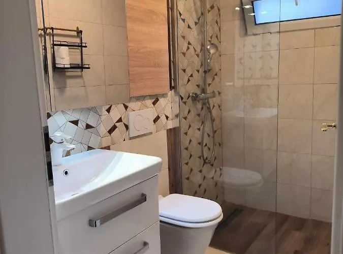 Luxury Airport Retreat בית אירוח *