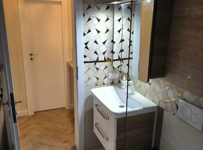 Luxury Airport Retreat בית אירוח *