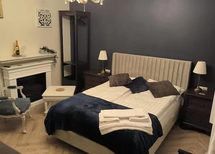 Luxury Airport Retreat منزل للإقامة *